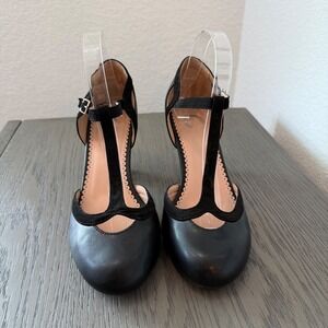 Journee Collection Black T-Strap Mary Jane Heels Round Toe Pumps Velvet Size 8.5